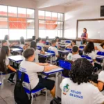 governo-abre-inscricoes-finais-para-bolsa-de-r$-2.100-a-professores-de-goias;-saiba-como-concorrer