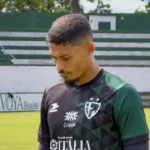 jogador-da-jataiense-chora-em-entrevista-ao-reclamar-de-lance-polemico-no-goianao