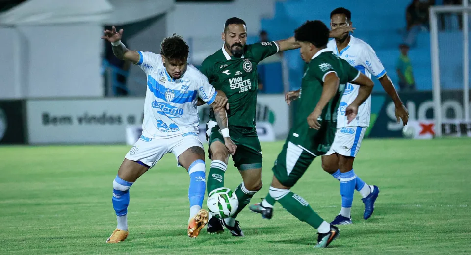 pouco-inspirados,-crac-e-goias-nao-saem-do-zero-a-zero-no-goianao