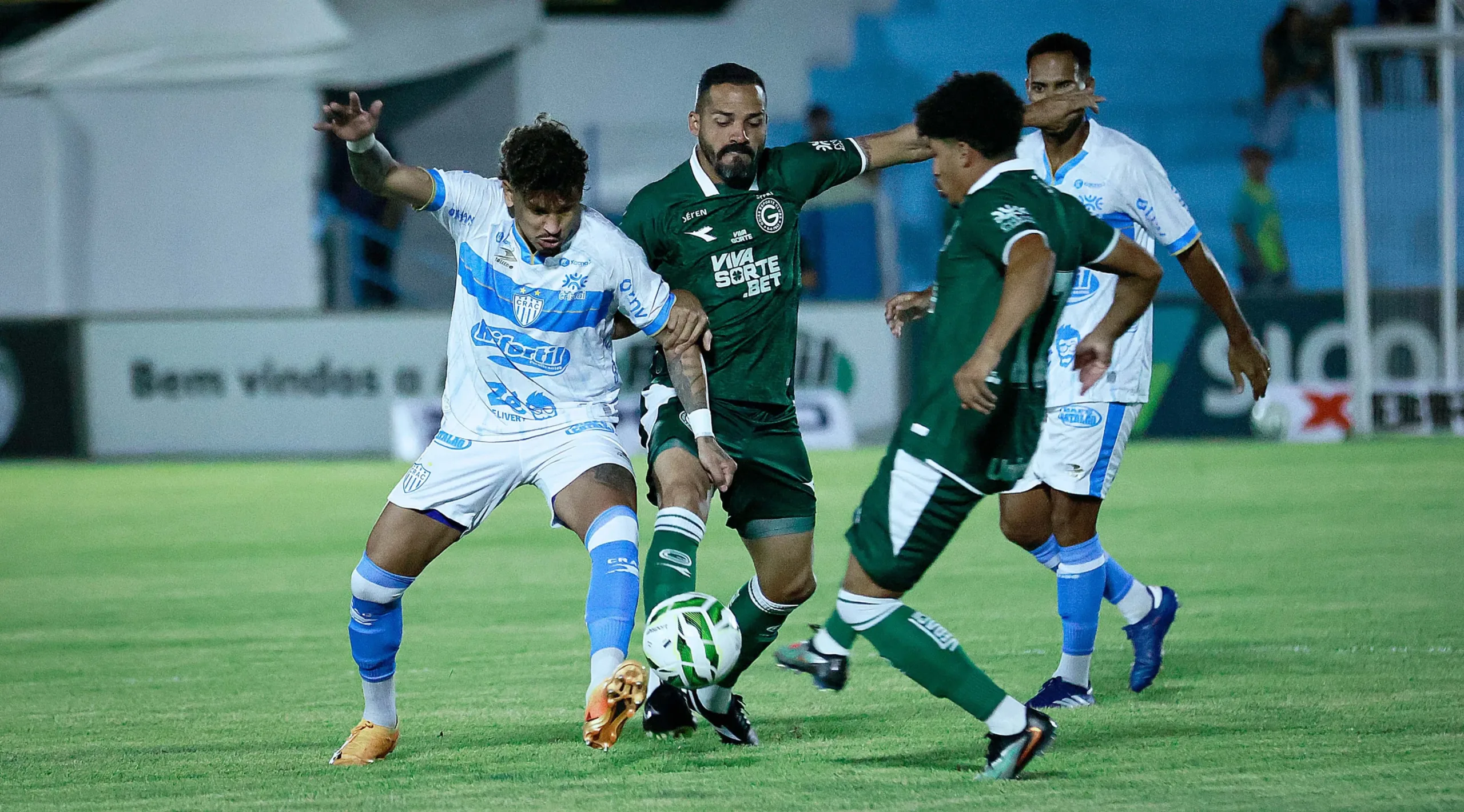 pouco-inspirados,-crac-e-goias-nao-saem-do-zero-a-zero-no-goianao