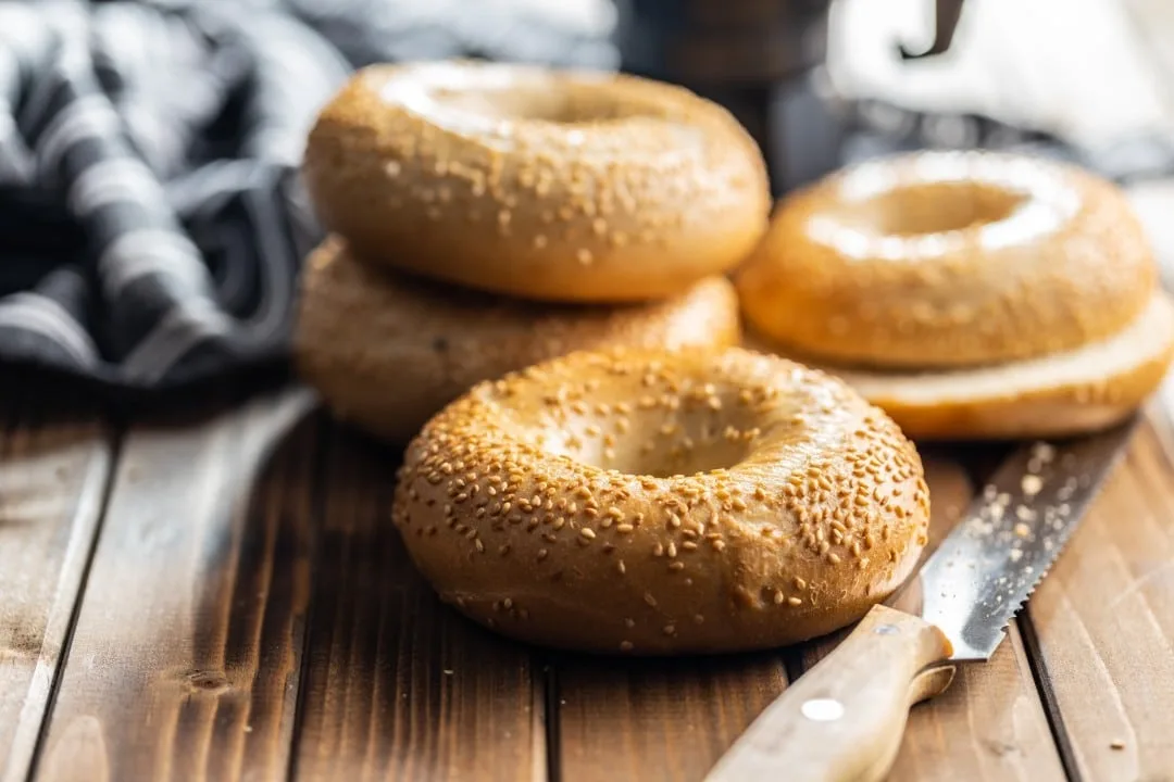 dia-nacional-do-bagel-2026-oferece-bagels-gratis-e-descontos-em-redes-americanas
