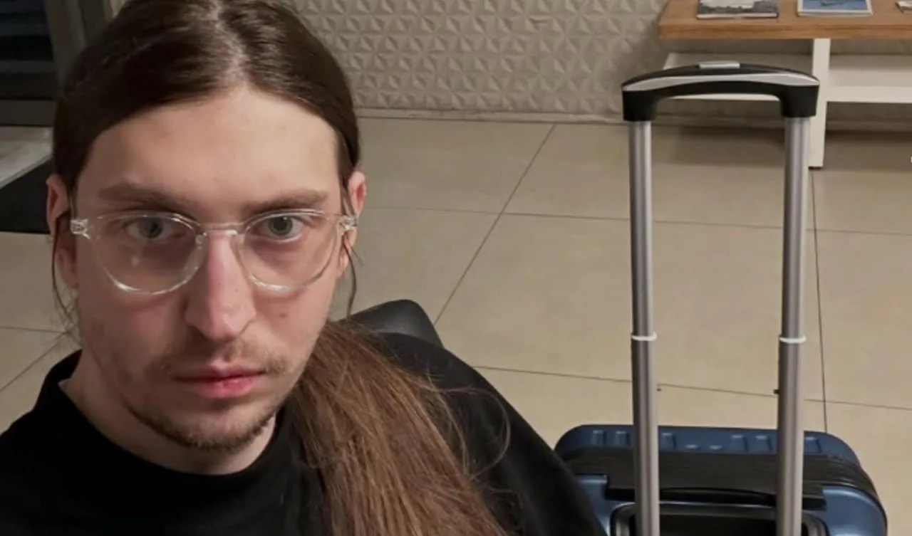 felca-vira-alvo-de-protestos-no-roblox-apos-restricoes-ao-chat-infantil-gerarem-memes-nas-redes