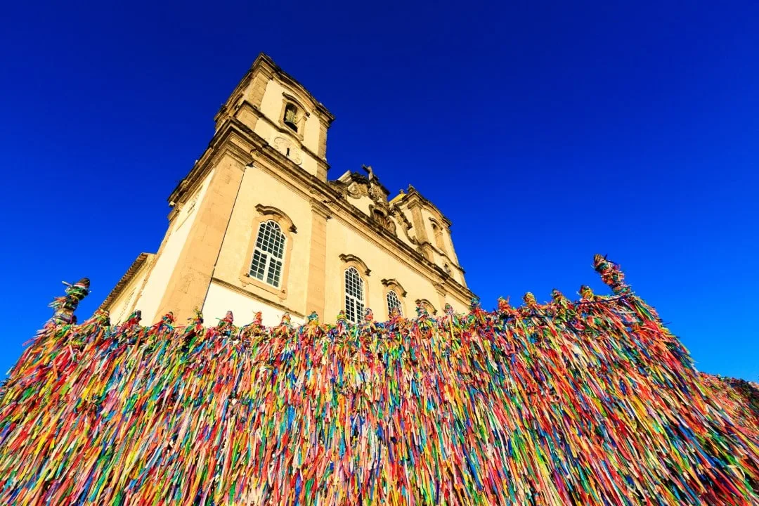 acessorios-de-protecao-e-tradicao-impulsionam-faturamento-de-ambulantes-no-bonfim-2026-em-salvador