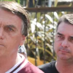 flavio-bolsonaro-se-manifesta-apos-moraes-enviar-seu-pai-a-papudinha