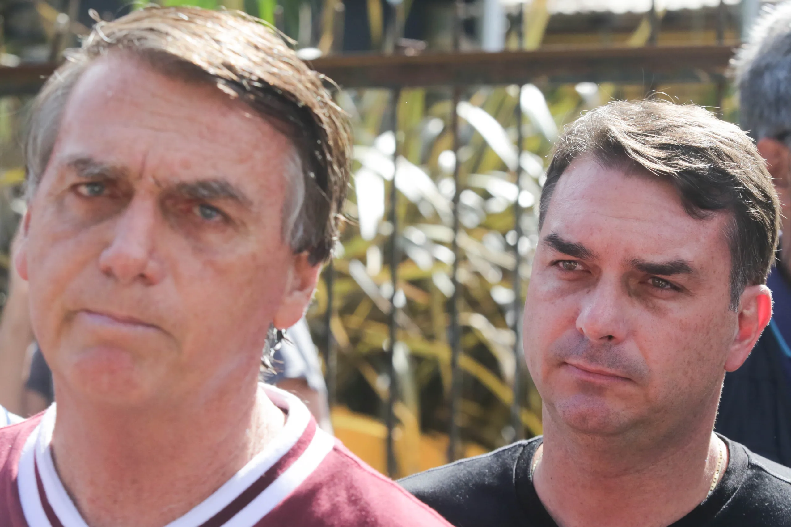 flavio-bolsonaro-se-manifesta-apos-moraes-enviar-seu-pai-a-papudinha