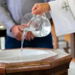 Pai é condenado por excluir mãe do batismo do filho, em Goiânia 2 pai-e-condenado-por-excluir-mae-do-batismo-do-filho,-em-goiania