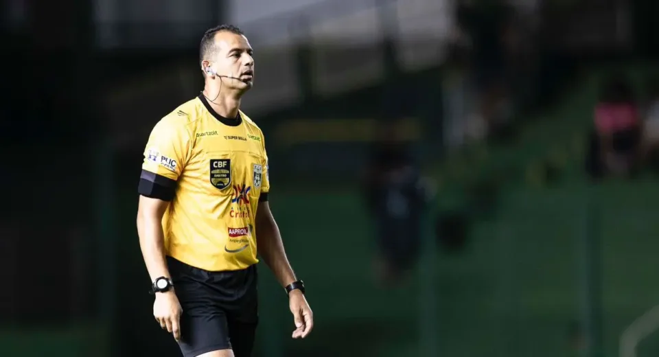 com-breno-souza-no-apito-do-classico,-fgf-divulga-escala-de-arbitragem-da-3a-rodada