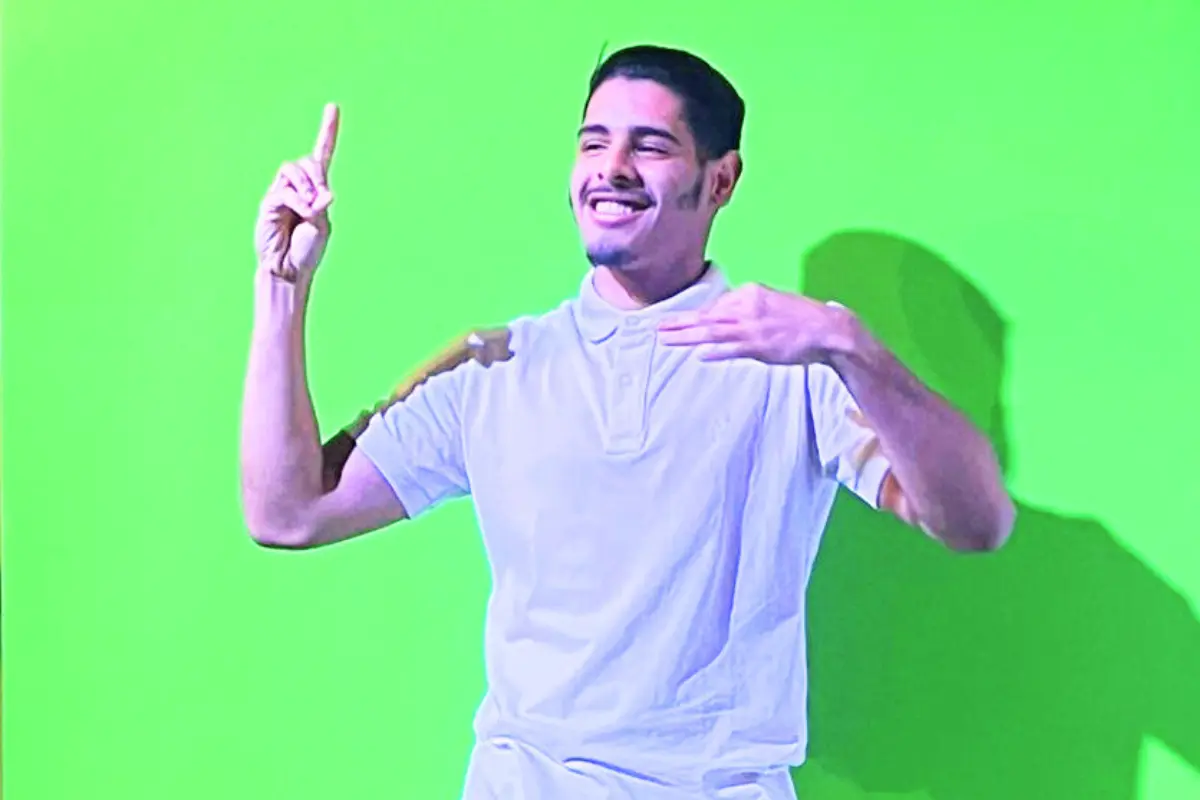 estudante-utiliza-lingua-de-sinais-para-ajudar-surdos-em-igreja-de-goiania:-‘quero-usar-na-medicina’