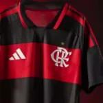 flamengo-apresenta-novo-uniforme-principal-2026-com-design-retro-dos-anos-80-e-efeito-urubus-exclusivo