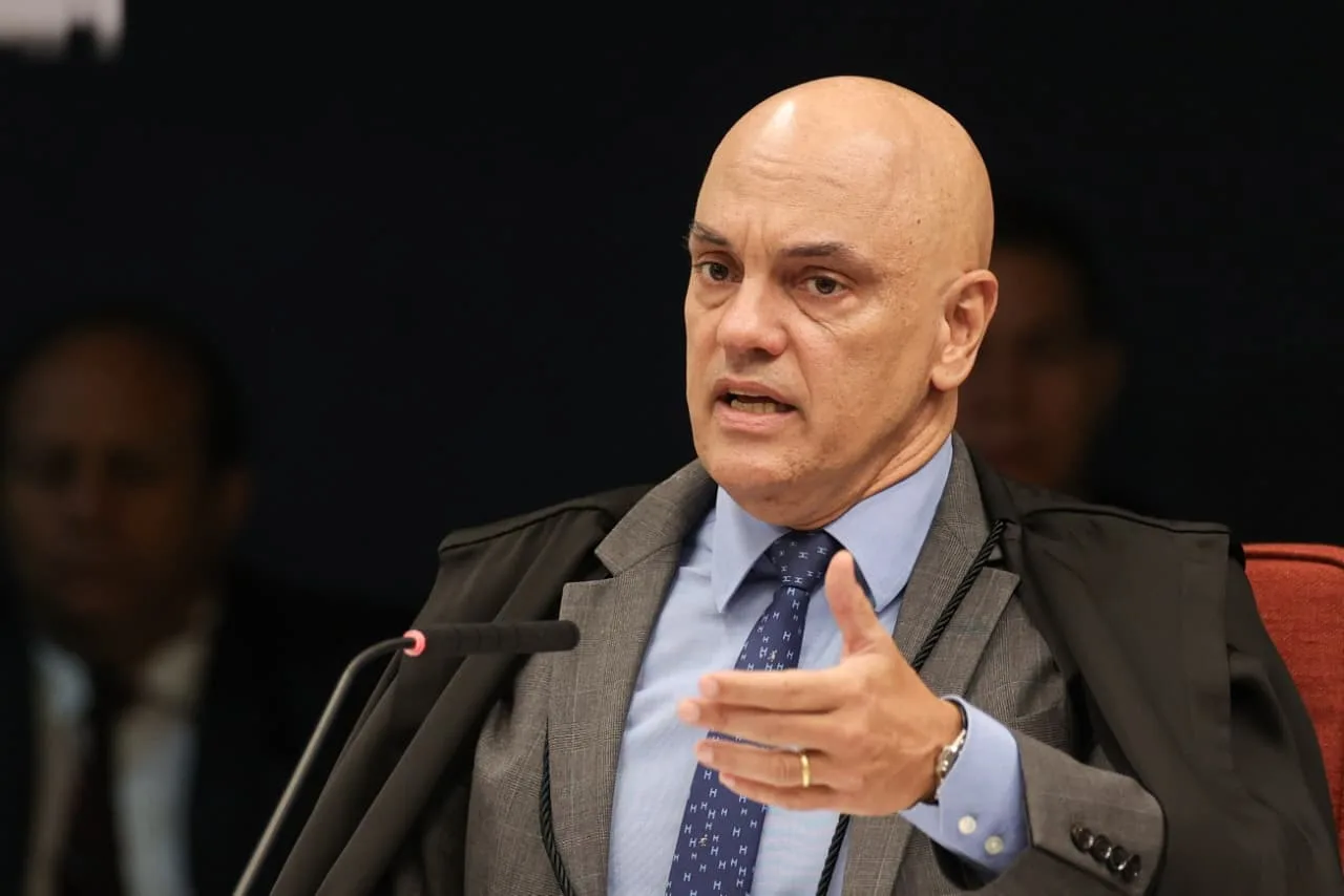 moraes-se-declara-impedido-e-envia-a-gilmar-pedido-de-prisao-domiciliar-de-bolsonaro