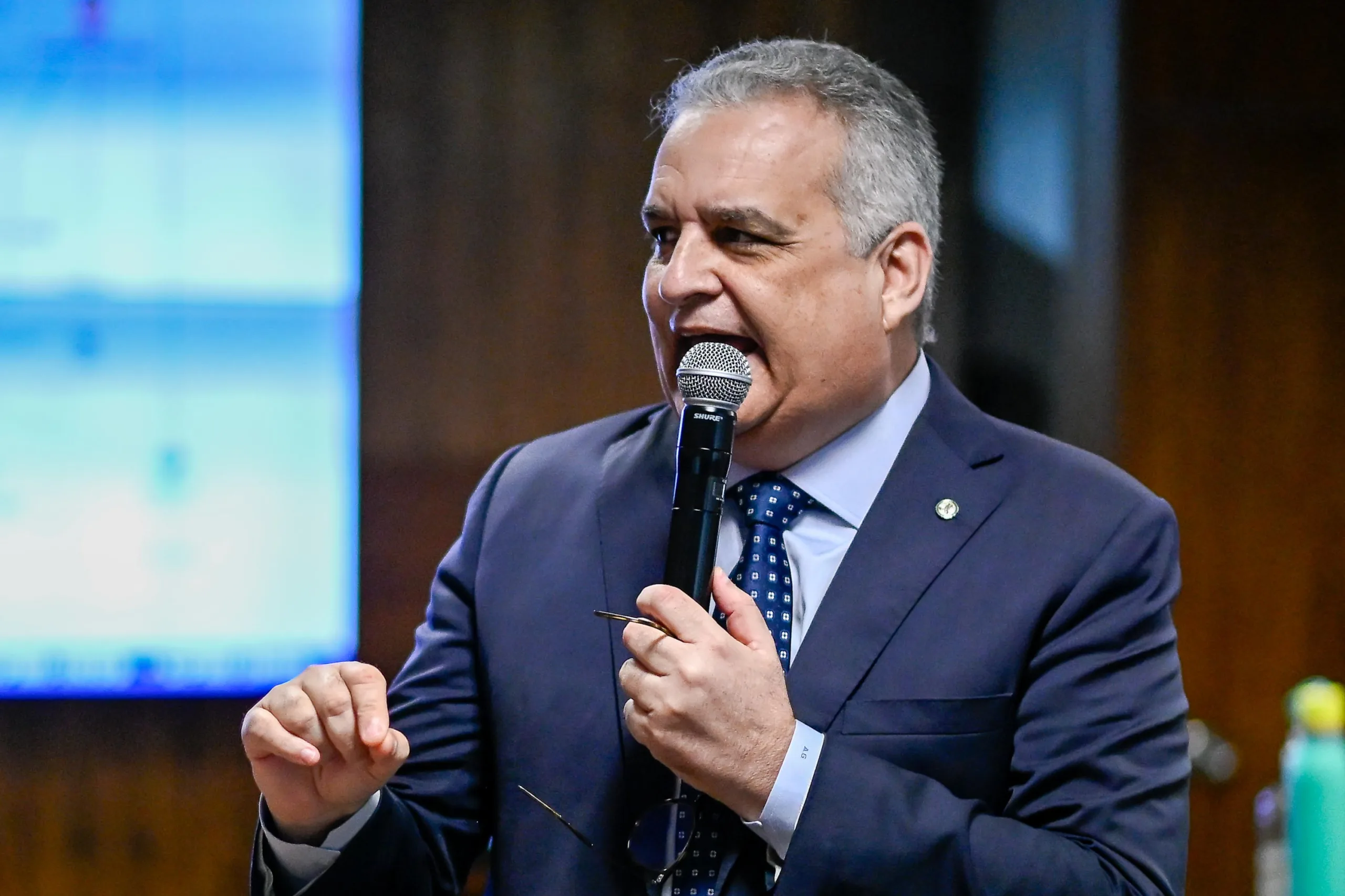 foco-da-cpmi-do-inss-no-master-sera-via-consignados,-diz-relator