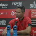 lacerda-lamenta-gol-no-fim-e-empate-contra-o-goias:-“sinal-de-alerta”