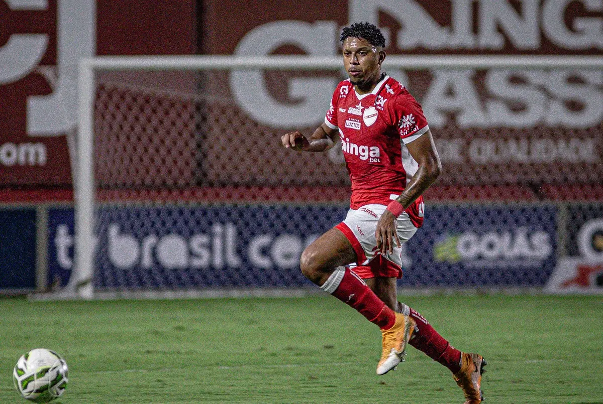 pedro-romano-e-janderson-desfalcam-o-vila-nova-na-sequencia-do-goianao-por-lesoes-musculares