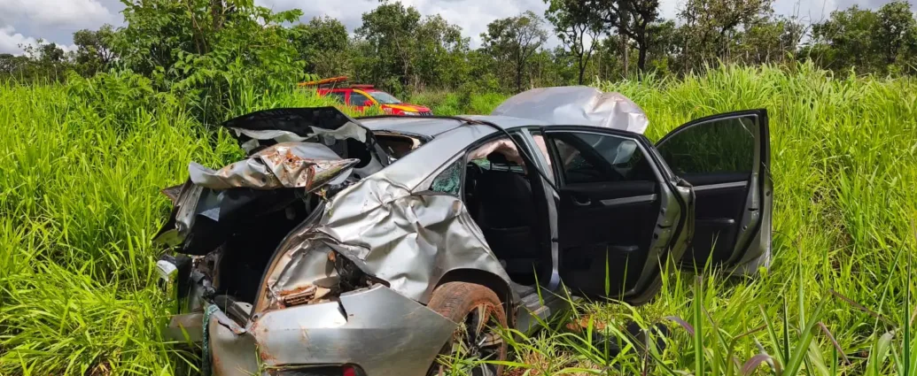 capotamento-deixa-motorista-ferido-na-df-100,-em-formosa