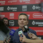 adson-batista-elogiou-arbitragem-apos-classico-e-destacou-aprendizado-em-imersao-no-futebol-europeu