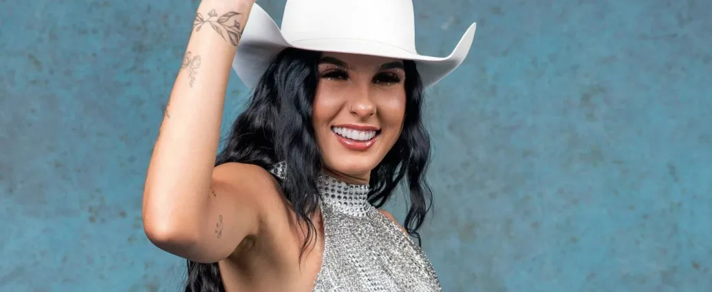 sensual,-ana-castela-investe-em-moda-praia-e-usa-biquinis-cortininha-e-fio-dental;-veja-fotos