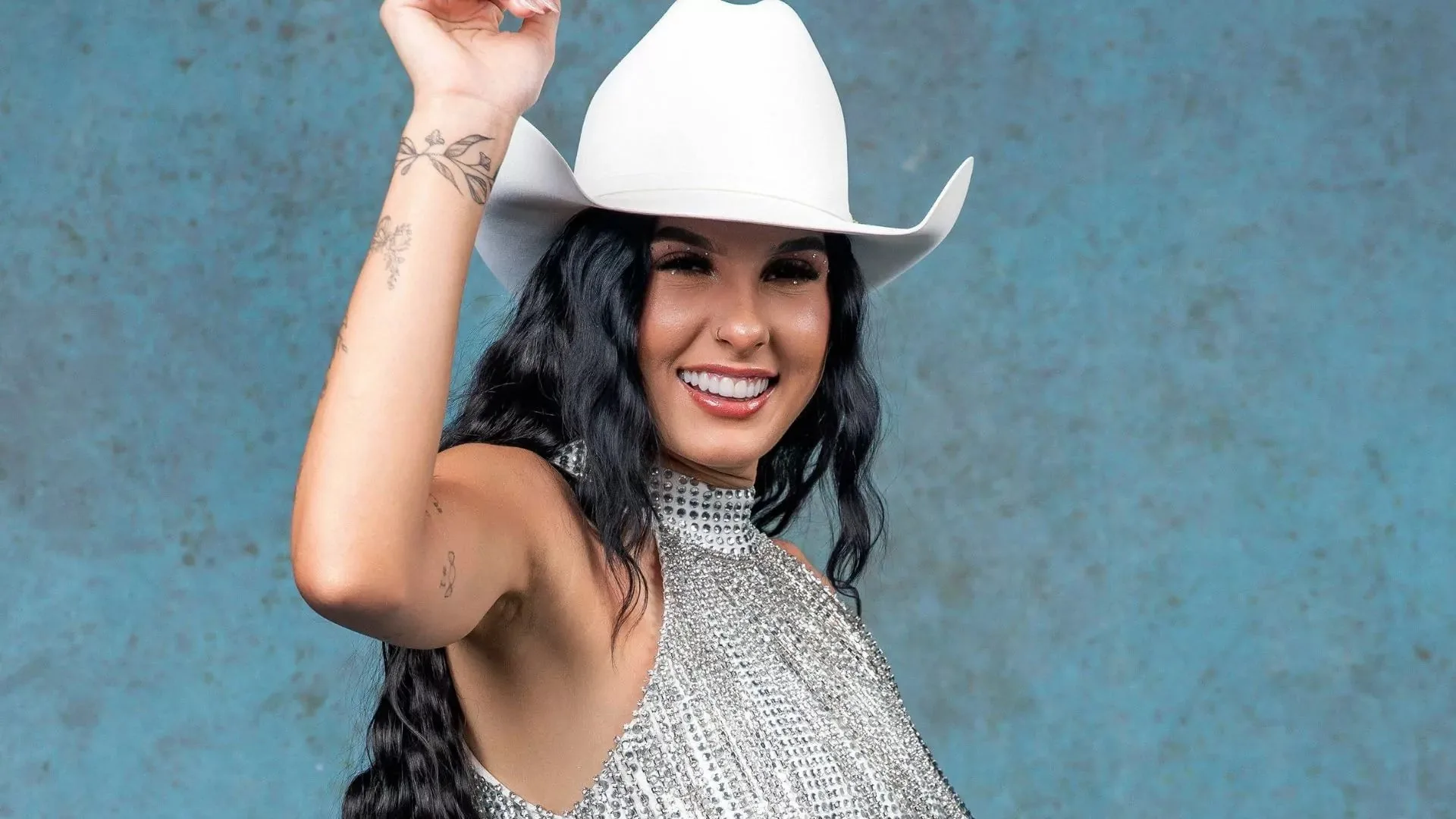 sensual,-ana-castela-investe-em-moda-praia-e-usa-biquinis-cortininha-e-fio-dental;-veja-fotos