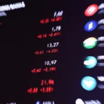 ibovespa-fecha-acima-dos-166-mil-por-1a-vez,-enquanto-wall-street-cai:-o-que-explica?-–-infomoney