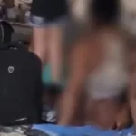 casal-e-abordado-pela-pm-durante-ato-sexual-em-praia-no-rj;-veja