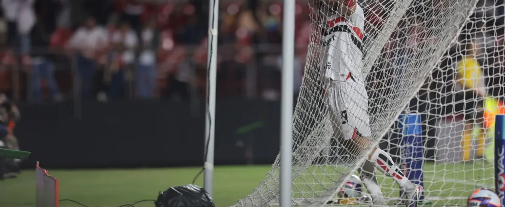 em-dia-turbulento,-sao-paulo-perde-para-a-portuguesa,-e-vaiado-e-amplia-crise