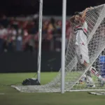 Em dia turbulento, São Paulo perde para a Portuguesa, é vaiado e amplia crise 3 em-dia-turbulento,-sao-paulo-perde-para-a-portuguesa,-e-vaiado-e-amplia-crise