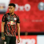 lateral-do-red-bull-bragantino-passa-por-cirurgia-no-cerebro