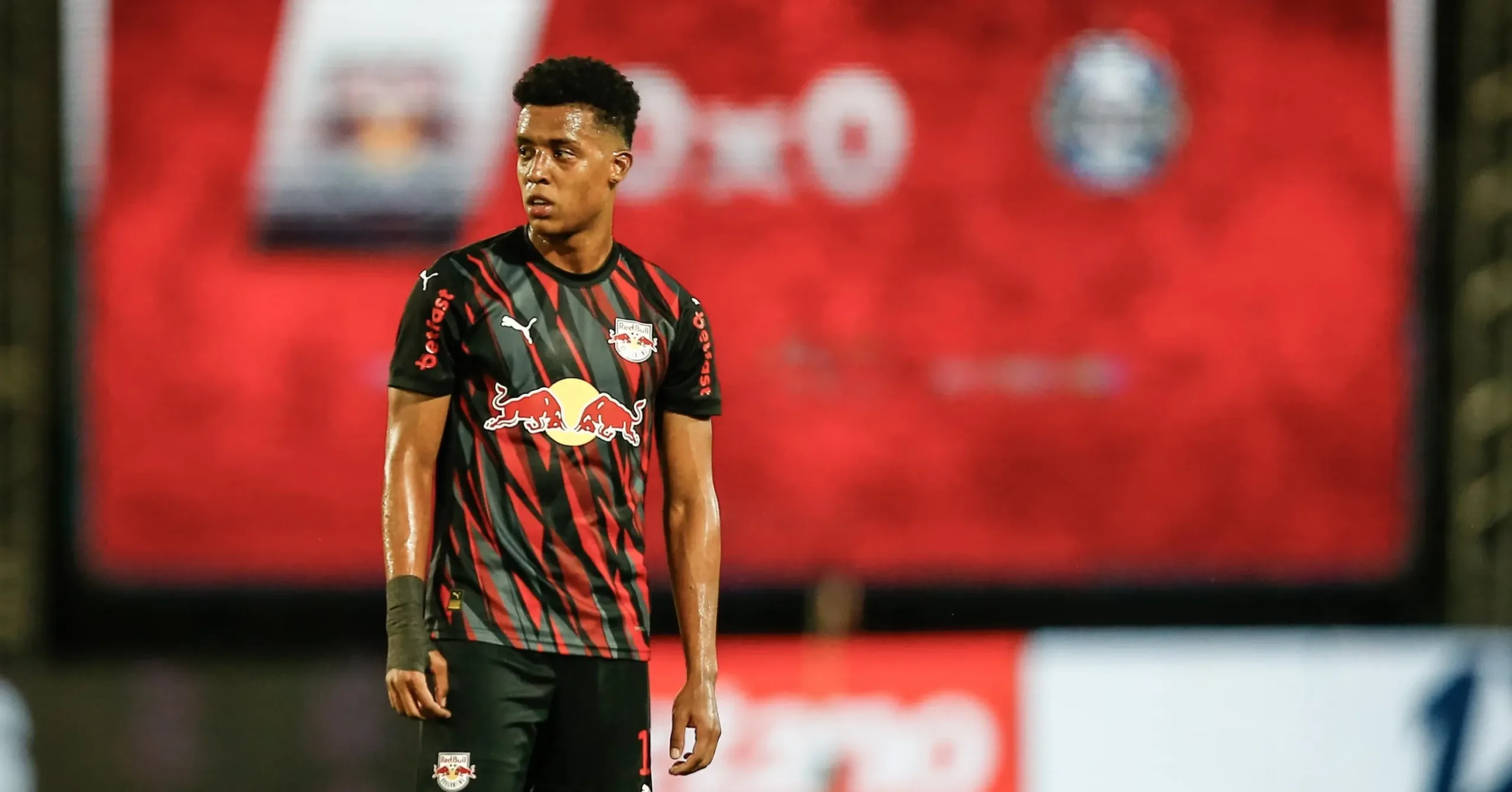 lateral-do-red-bull-bragantino-passa-por-cirurgia-no-cerebro