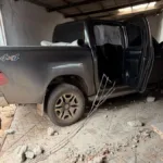 caminhonete-arremessa-pedestre-e-invade-casa-apos-acidente-em-luziania