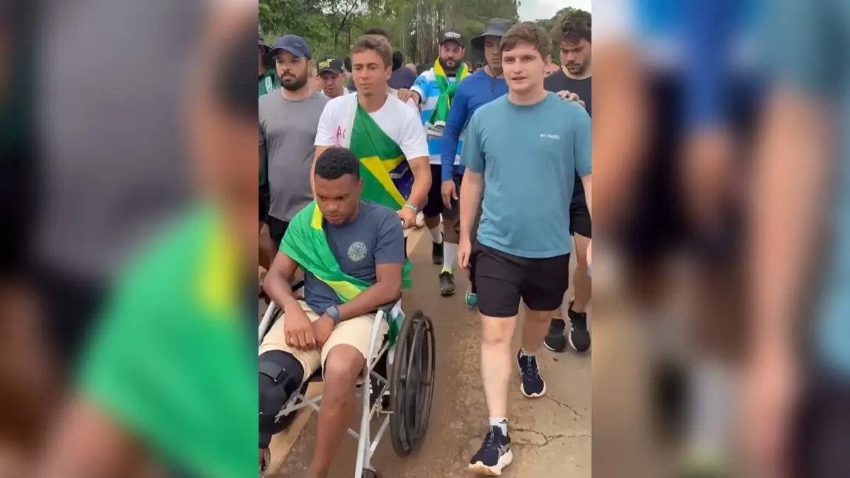 fernando-holiday-se-machuca-em-caminhada-pro-bolsonaro-e-busca-atendimento-em-goias