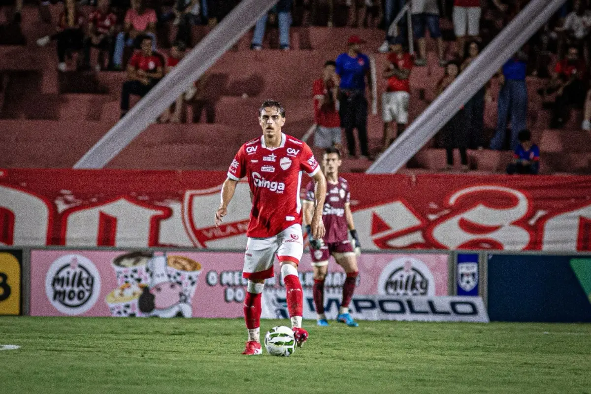 apos-estreia-como-titular,-weverton-valoriza-vitoria-sem-sofrer-gols-do-vila-nova