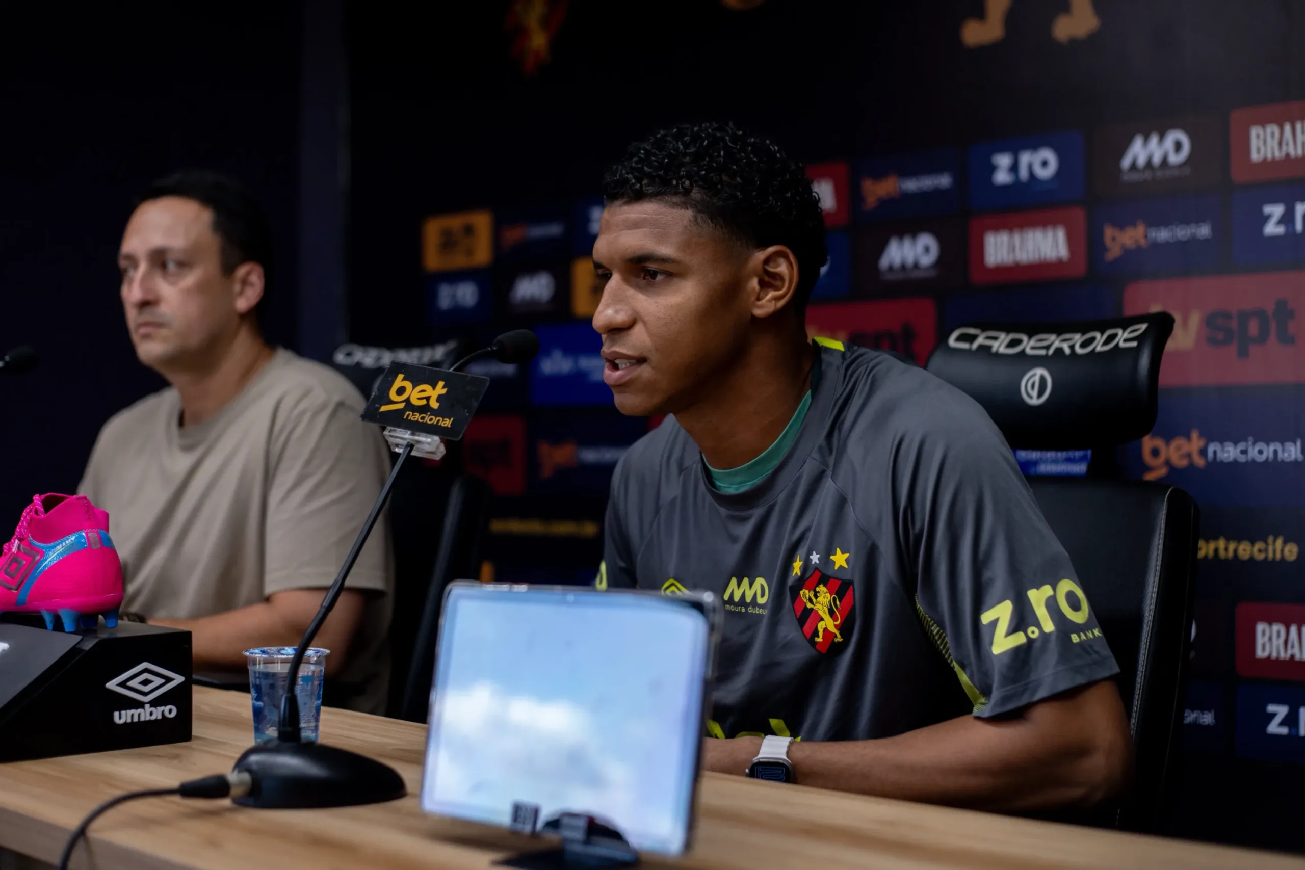 goleiro-halls-causa-polemica-ao-dizer-motivo-de-trocar-vila-nova-por-sport:-“visibilidade-muito-maior”