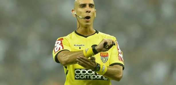 federacao-paulista-pune-arbitro-apos-erros-em-santos-x-corinthians-–-uol