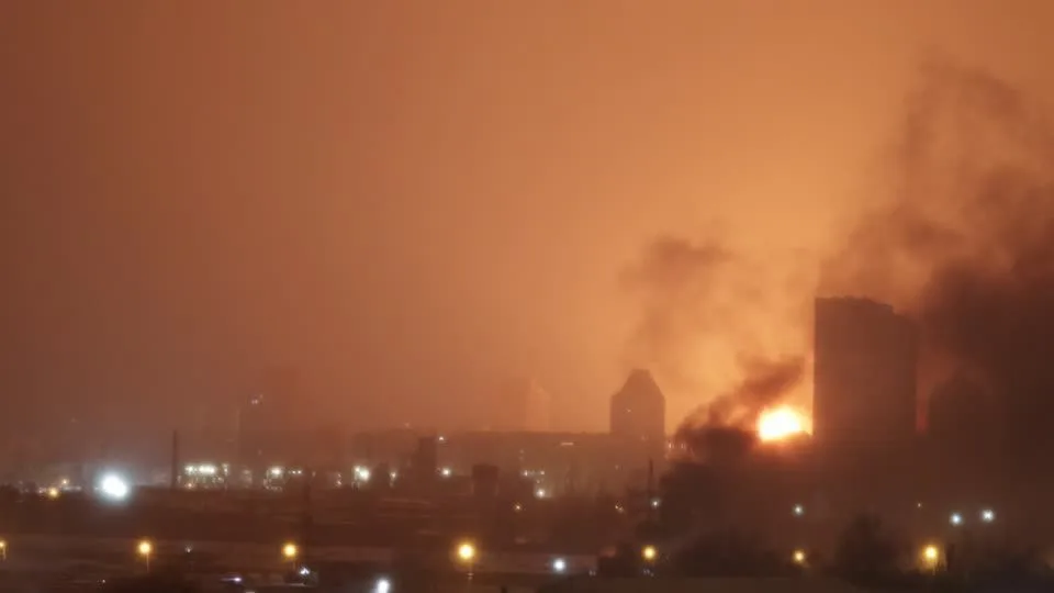 kiev-e-atacada-por-misseis-e-drones-russos-horas-apos-o-fim-da-trilateral-–-cnn-brasil