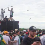 apos-raio,-nikolas-fecha-caminhada-com-oracao-e-cobrancas-a-alcolumbre