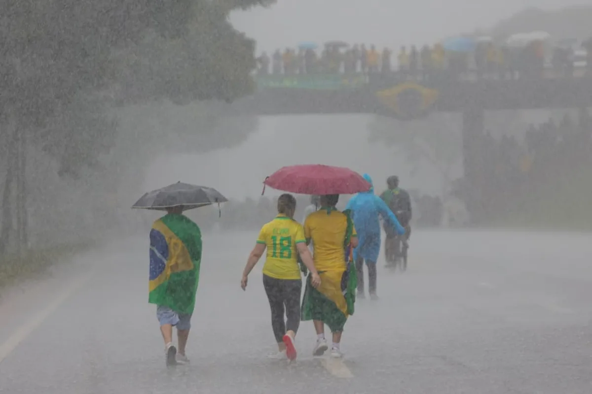 chuva-atrasa-cronograma-da-caminhada-do-deputado-nikolas-ferreira