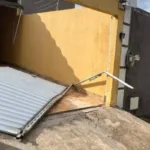 homem-invade-casa,-derruba-portao,-ameaca-namorado-e-xinga-policiais-durante-prisao-em-goiania