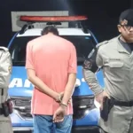 sem-perceber-a-camera,-homem-‘disfarca’-para-furtar-roupa-na-44-e-e-preso-em-goiania