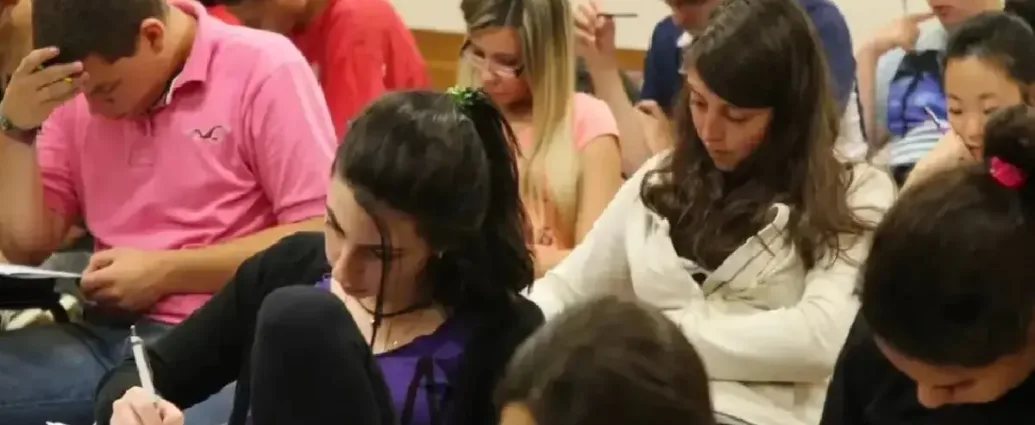 duas-prefeituras-em-goias-abrem-concursos-com-salarios-de-ate-r$-8-mil