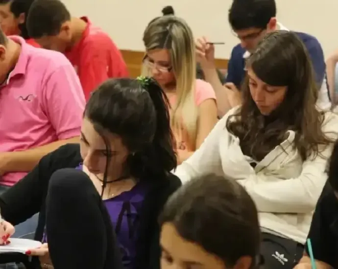 duas-prefeituras-em-goias-abrem-concursos-com-salarios-de-ate-r$-8-mil