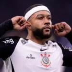 com-futuro-indefinido-no-corinthians,-depay-desperta-interesse-no-oriente-medio