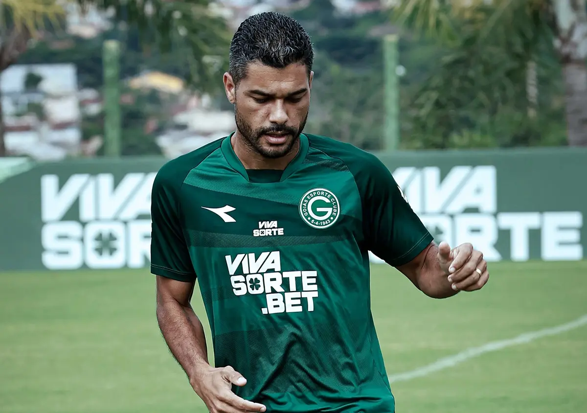 goias-apresenta-djalma,-lateral-de-perfil-ofensivo-e-com-experiencia-internacional
