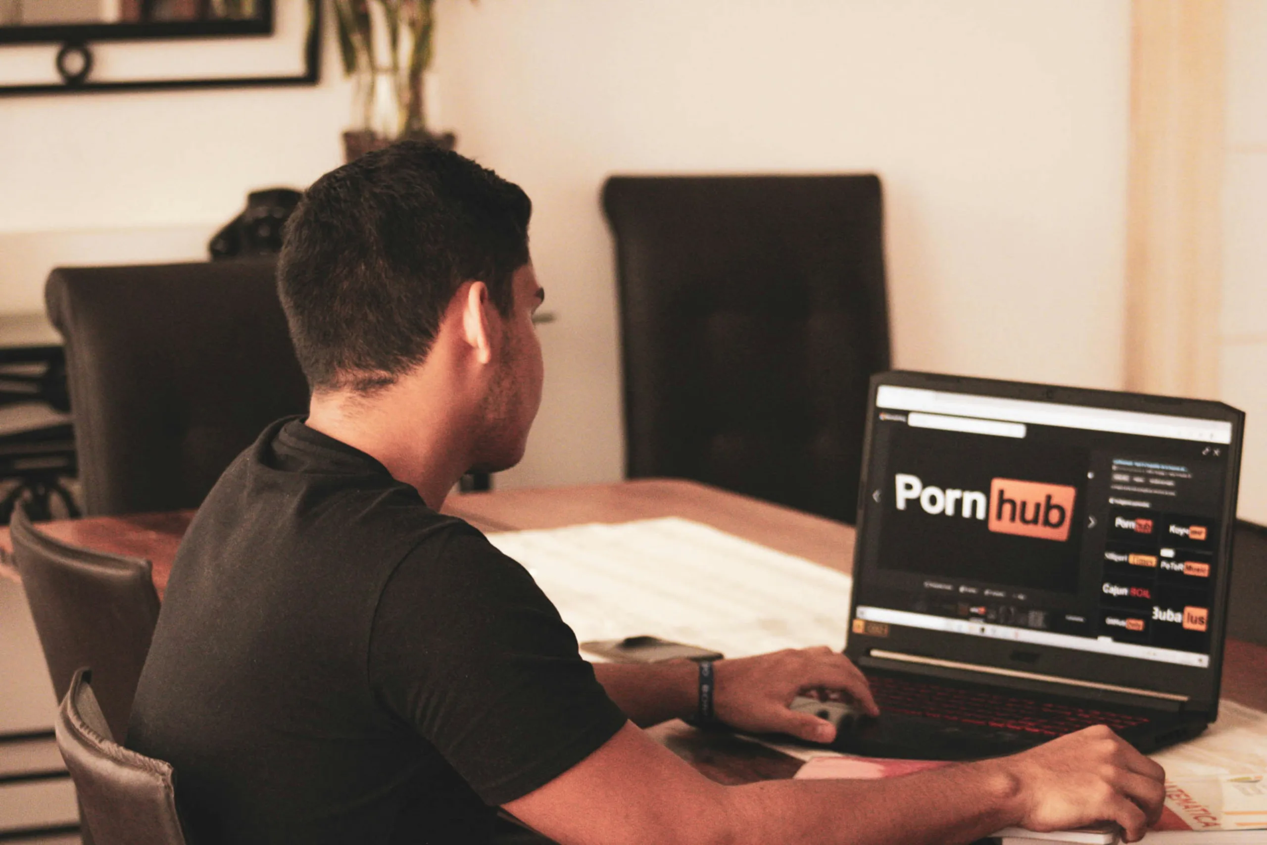 pornhub-e-redtube-anunciam-que-nao-vao-permitir-novos-usuarios-no-reino-unido;-entenda