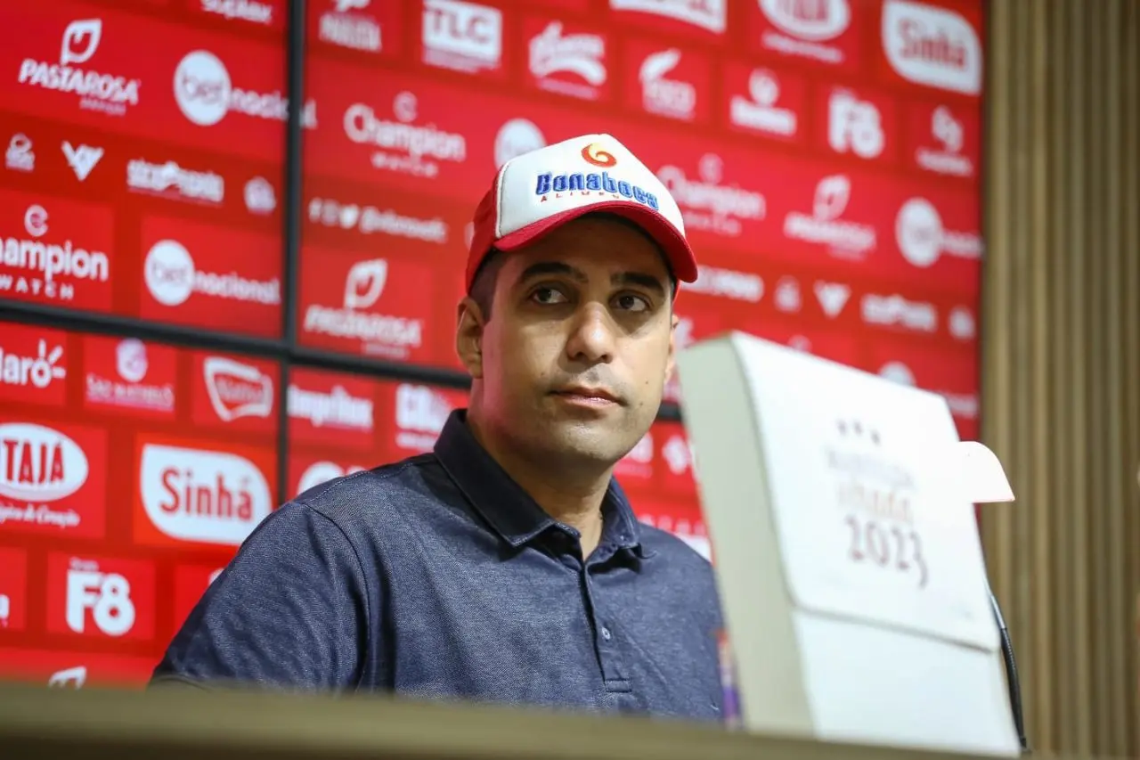 hugo-jorge-bravo-critica-ex-jogadores-e-cobra-respeito-apos-declaracoes-em-novos-clubes