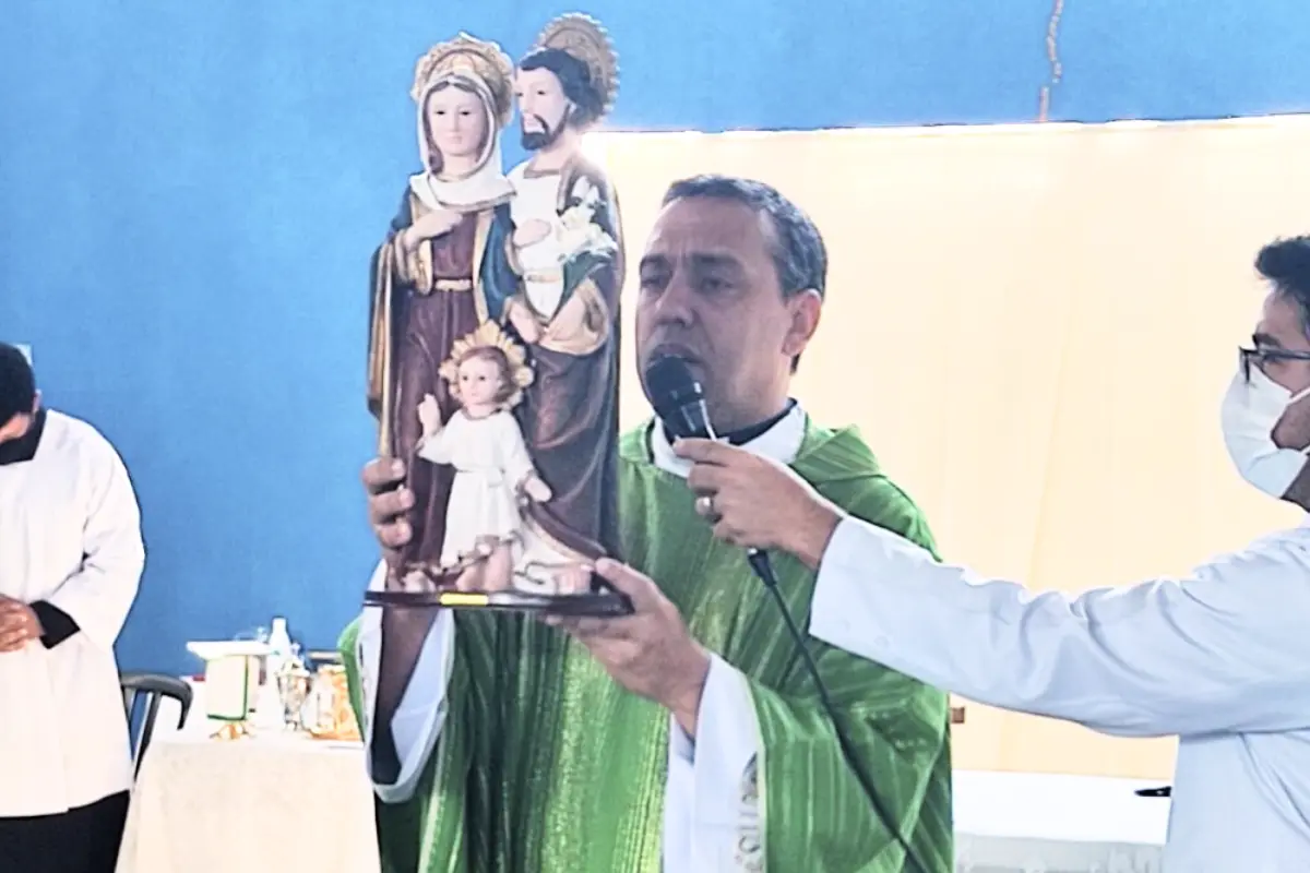 padre-que-bolsonaro-pediu-para-ver-na-prisao-atua-em-pirenopolis;-veja-quem-e