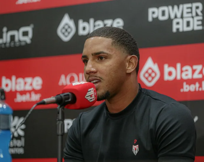 com-faro-de-gol,-leo-jaco-lidera-artilharia-e-vira-destaque-do-atletico-no-goianao