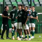 com-gol-de-joia-da-base,-goias-derrota-a-abecat-e-volta-a-vice-lideranca-do-goianao