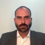 eduardo-bolsonaro-reage-a-visita-de-tarcisio-ao-pai:-“satisfeito”