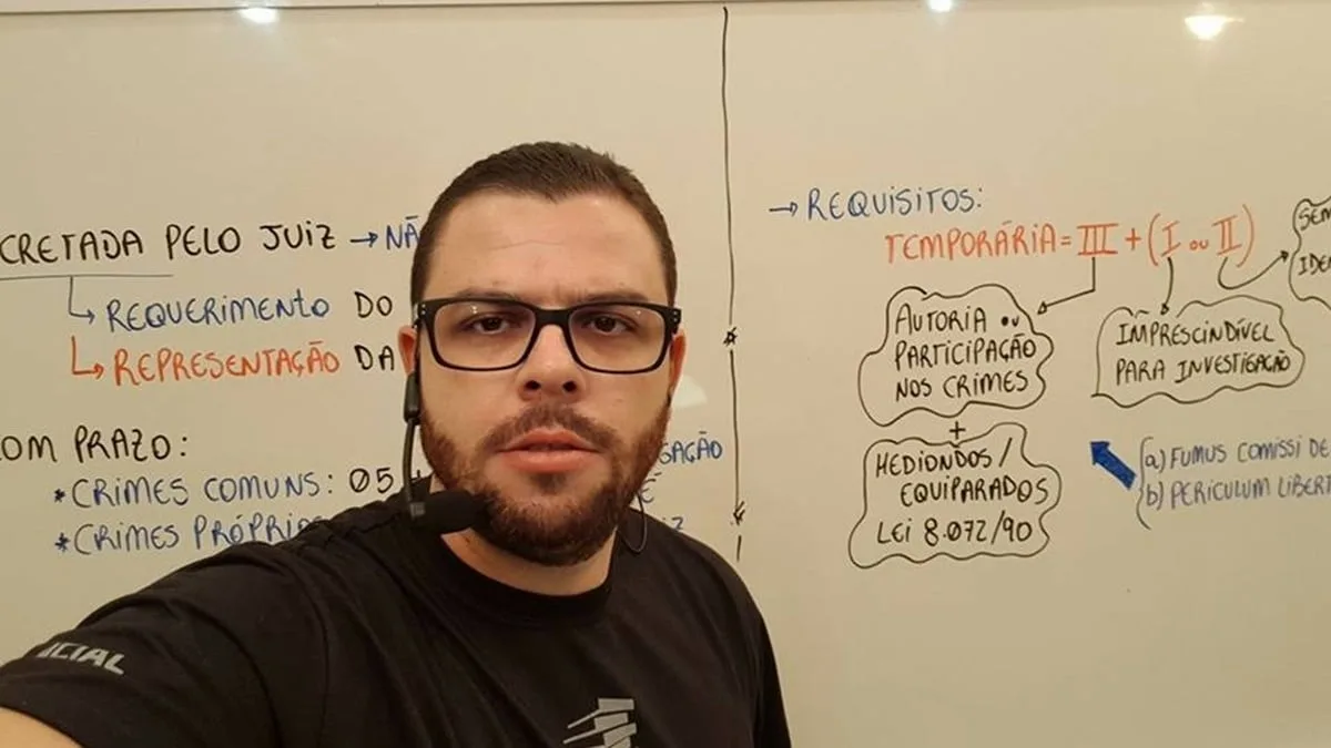 mp-apura-regalias-e-uso-de-celular-por-delegado-preso-que-chegou-a-pedir-pizza-dentro-de-delegacia-em-goiania