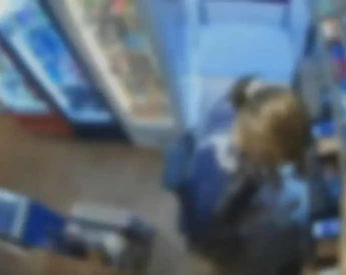 imagens-mostram-delegada-furtando-mercado-em-condominio-de-luxo-em-goiania