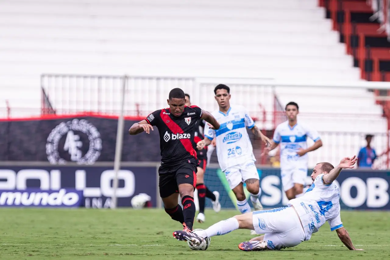 atletico-e-crac-fazem-jogo-movimentado,-mas-ficam-no-empate-sem-gols